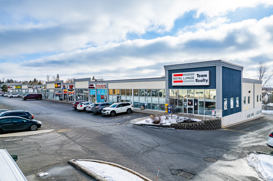 484-486 Hazeldean Rd, Ottawa, ON for lease - Building Photo - Image 2 of 4