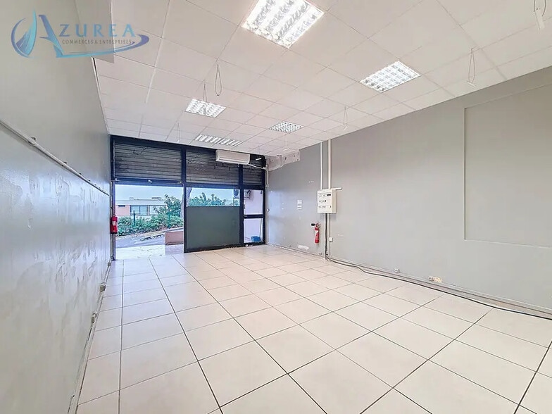 Retail in Nice for lease - Interior Photo - Image 1 of 5