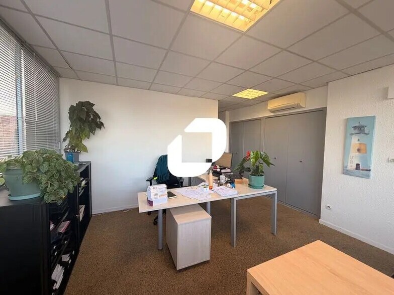Office in Mérignac for lease - Interior Photo - Image 2 of 11
