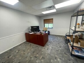 4400 Mangum Dr, Flowood, MS for lease Interior Photo- Image 2 of 7