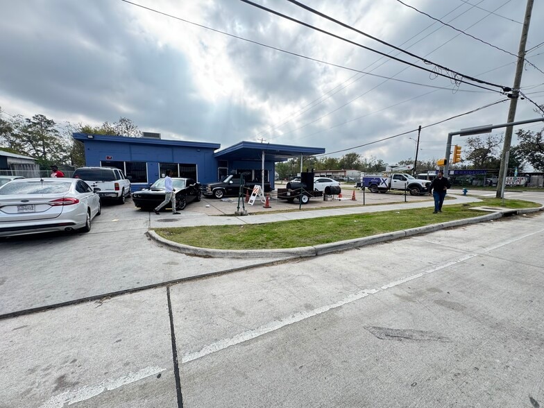 Laura Koppe Road Portfolio portfolio of 3 properties for sale on LoopNet.com - Building Photo - Image 2 of 3