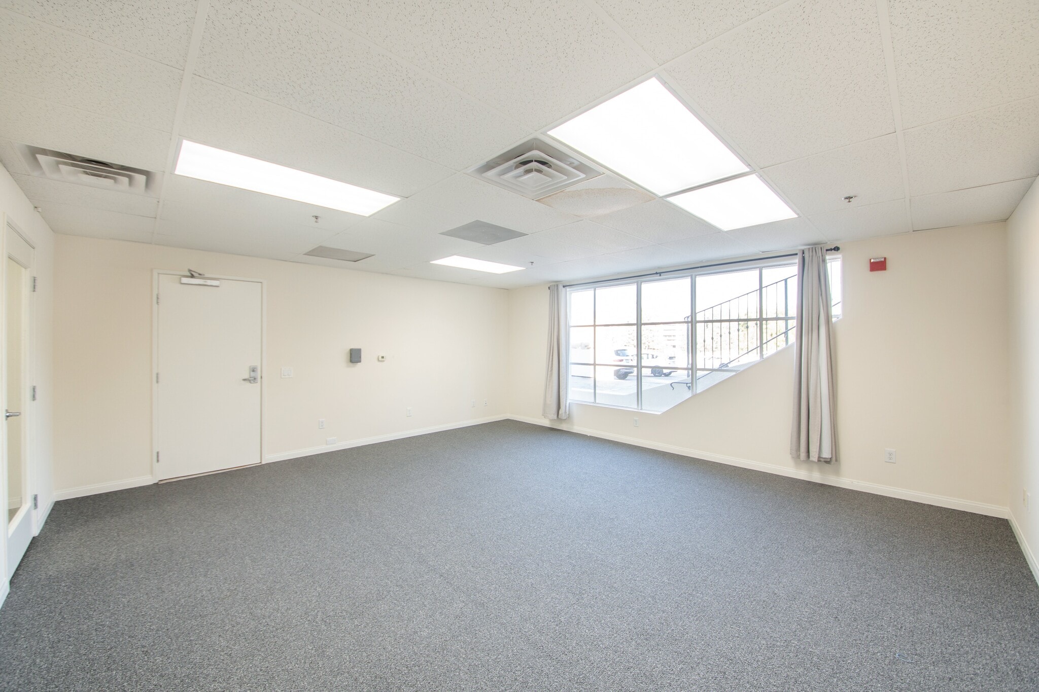 6711 Forest Lawn Dr, Los Angeles, CA for lease Interior Photo- Image 1 of 12