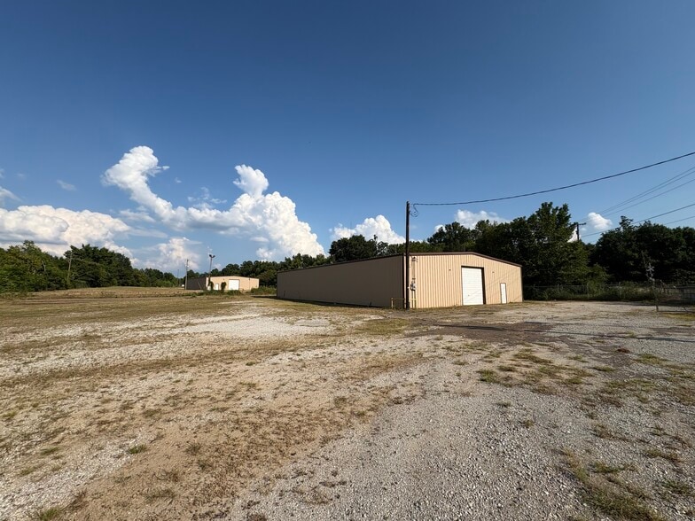1516 S Sycamore St, Palestine, TX for lease - Building Photo - Image 2 of 13