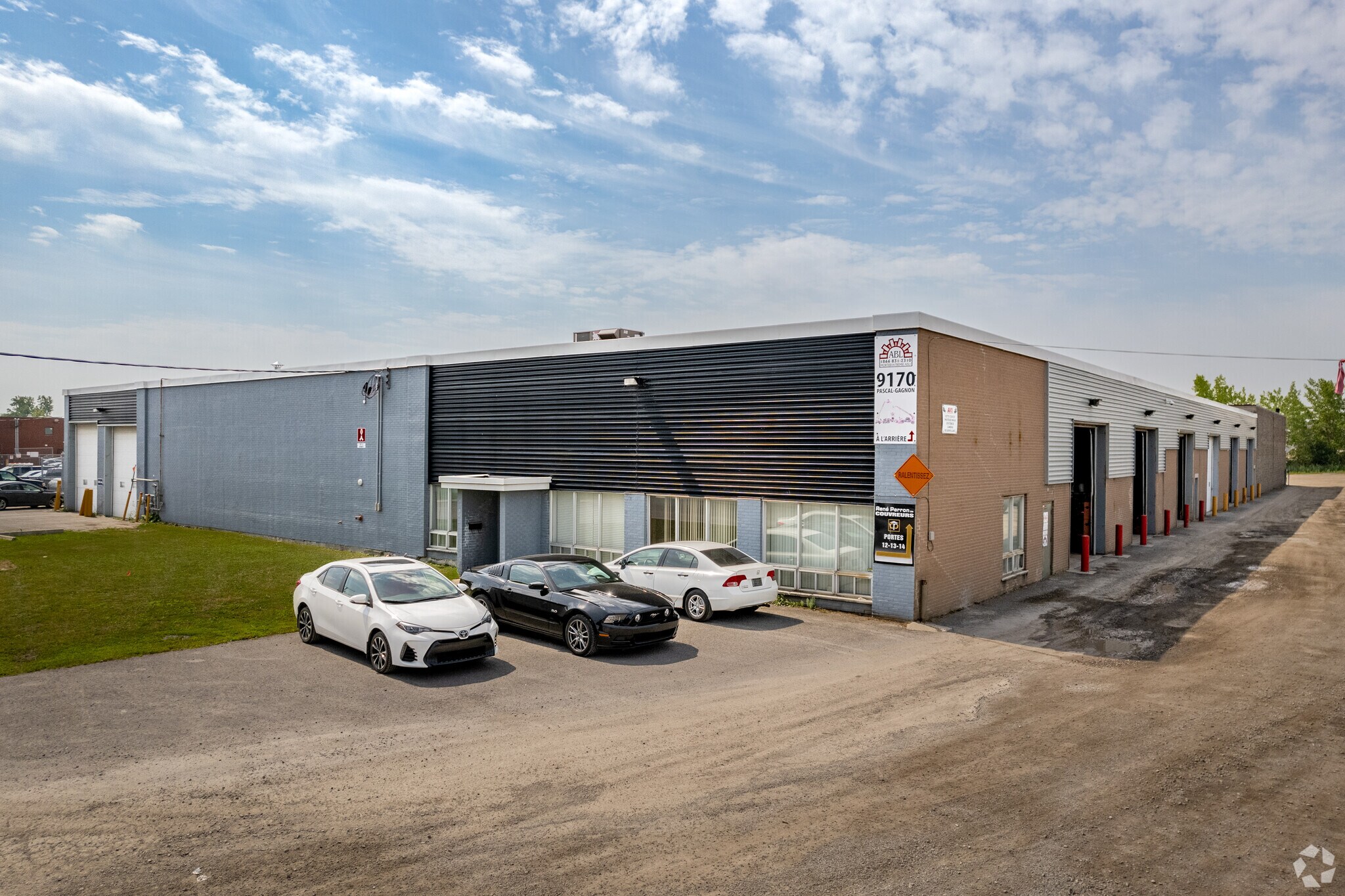 9170 Rue Pascal-Gagnon, Montréal, QC for sale Primary Photo- Image 1 of 1