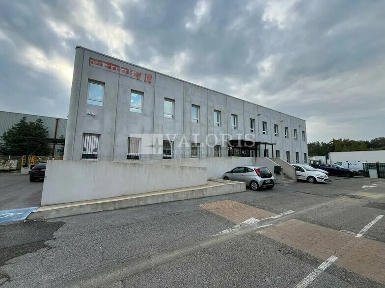 Flex in Vitrolles for sale - Building Photo - Image 2 of 15