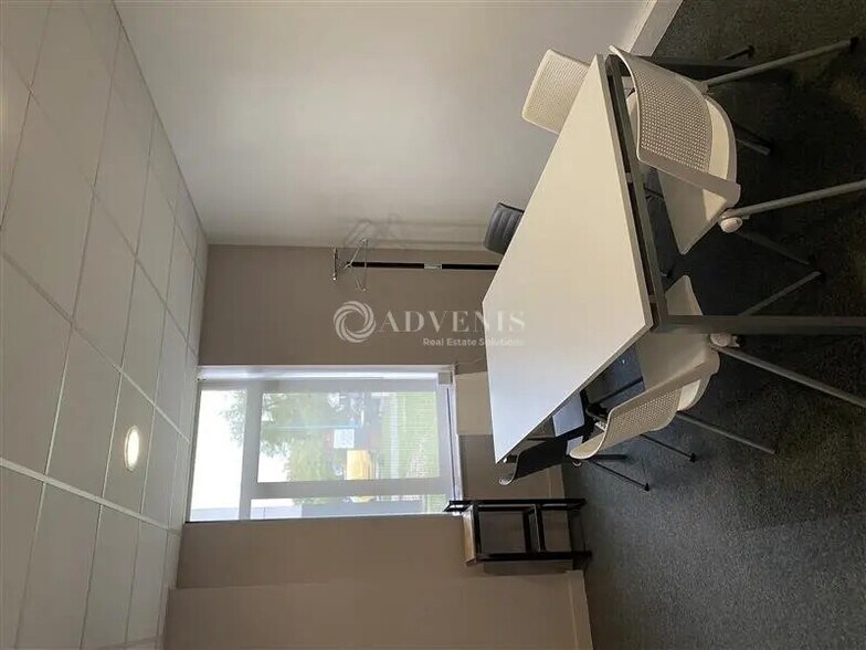 Office in Dardilly for lease - Interior Photo - Image 2 of 3