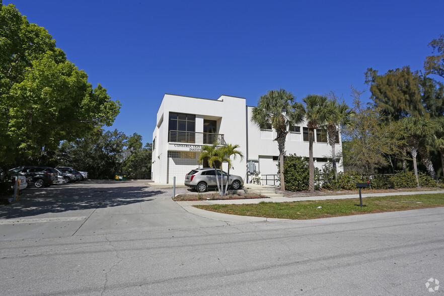 5016 Calle Minorga, Sarasota, FL for lease - Building Photo - Image 2 of 17