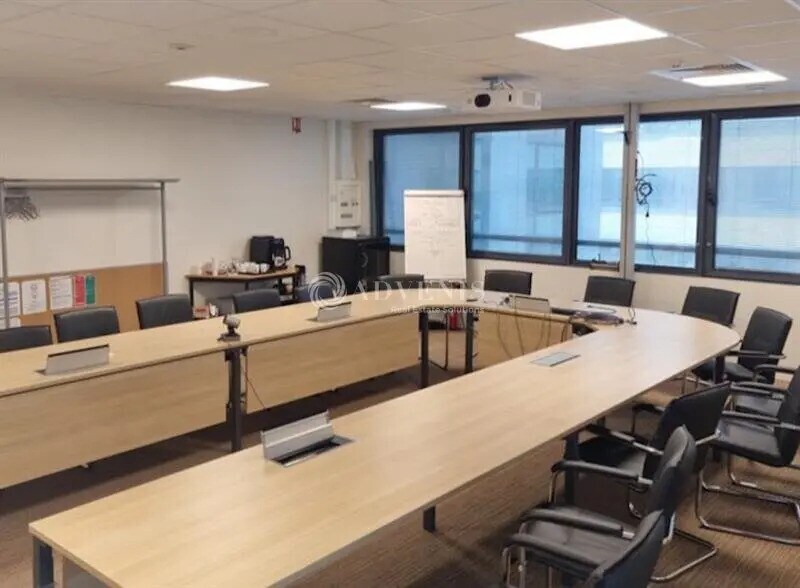 Office in Tours for lease - Building Photo - Image 2 of 8