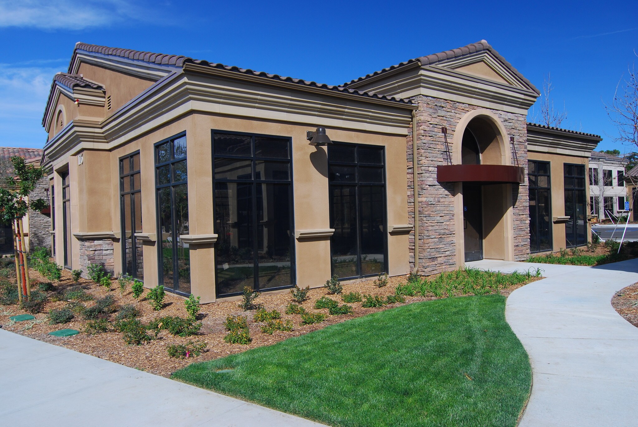 1176 Roadrunner Way, Simi Valley, CA for sale Primary Photo- Image 1 of 1