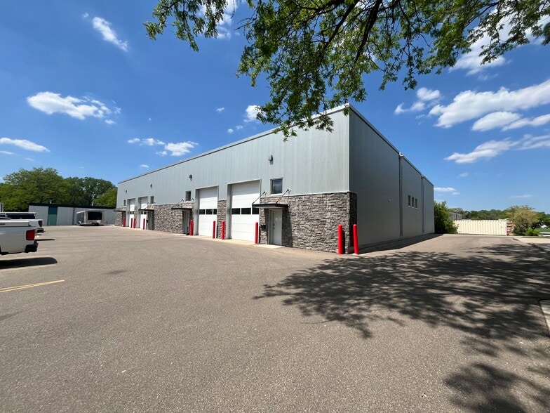2851 S Anthony Ln, Minneapolis, MN for lease - Building Photo - Image 1 of 6