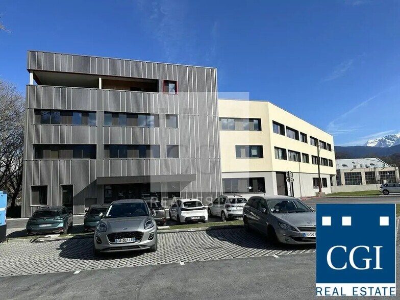 Office in Grenoble for lease - Building Photo - Image 1 of 6