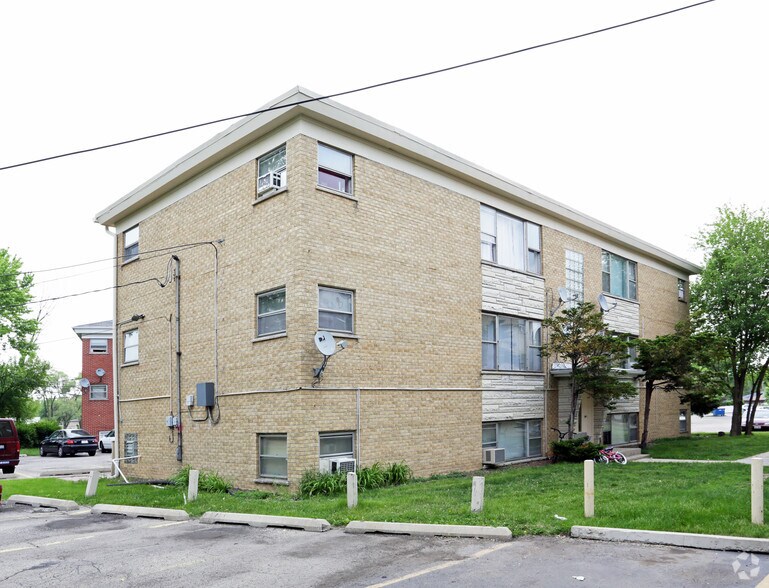 528 S Michigan Ct, Addison, IL for sale - Primary Photo - Image 1 of 1