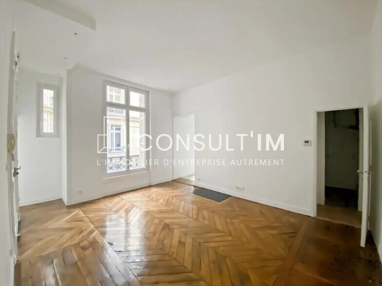 Office in Paris for lease - Building Photo - Image 1 of 6