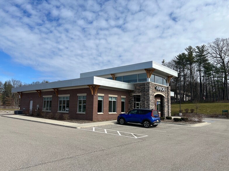 2757-2775 44th St NW, Grand Rapids, MI for lease - Building Photo - Image 2 of 8