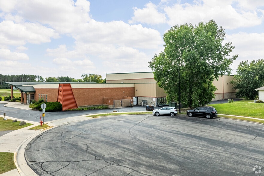 2300 Highway 51, Stoughton, WI for lease - Building Photo - Image 2 of 4
