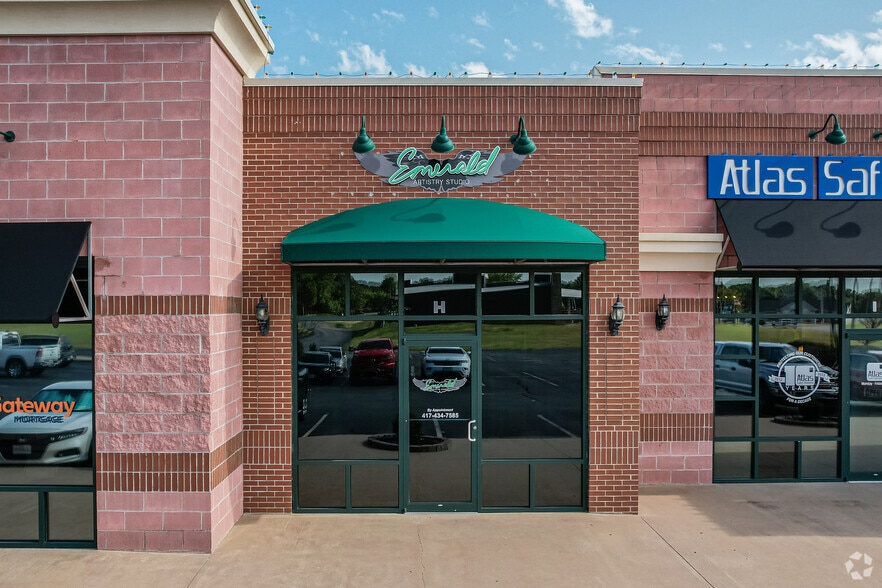 3929 E 7th St, Joplin, MO for lease - Building Photo - Image 1 of 12