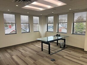 260 E Brown St, Birmingham, MI for lease Interior Photo- Image 1 of 4