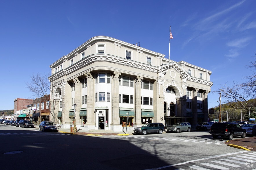 25 Hartford St, Rumford, ME for lease - Primary Photo - Image 1 of 15