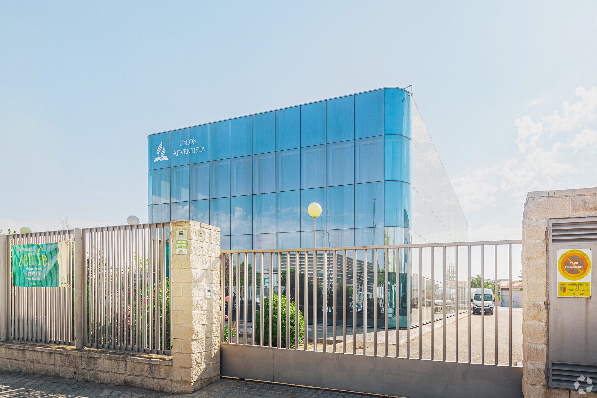 Office in Pozuelo de Alarcón, Madrid for sale Primary Photo- Image 1 of 5