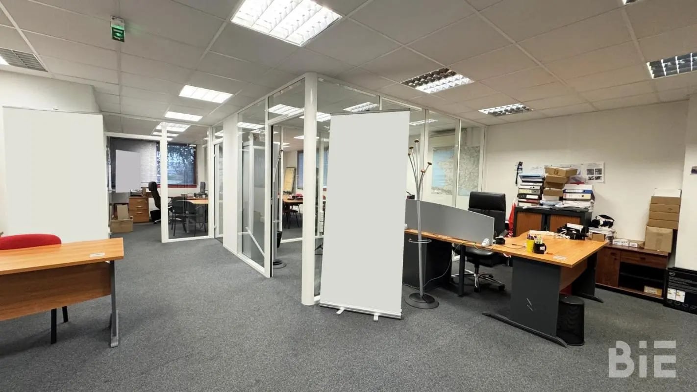 Office in Mérignac for lease Interior Photo- Image 1 of 6