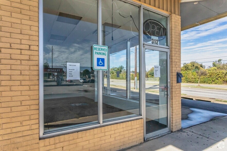 4444 W Illinois Ave, Dallas, TX for lease - Building Photo - Image 3 of 4