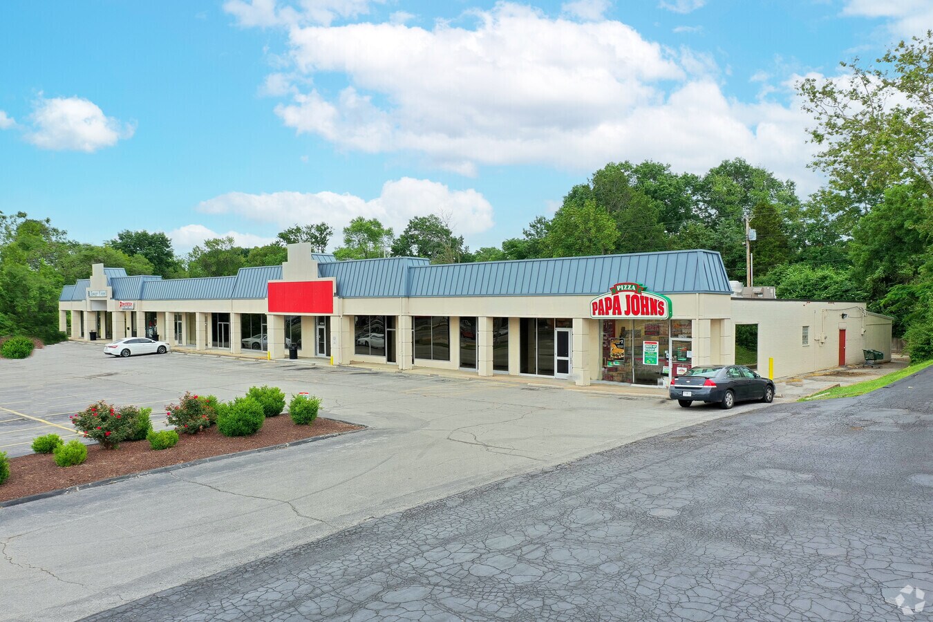 1523815266 Manchester Rd, Ballwin, MO 63011 Dickens Plaza