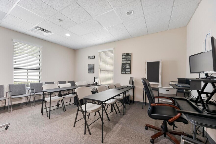 11512 Lake Mead Ave, Jacksonville, FL for sale - Building Photo - Image 2 of 35