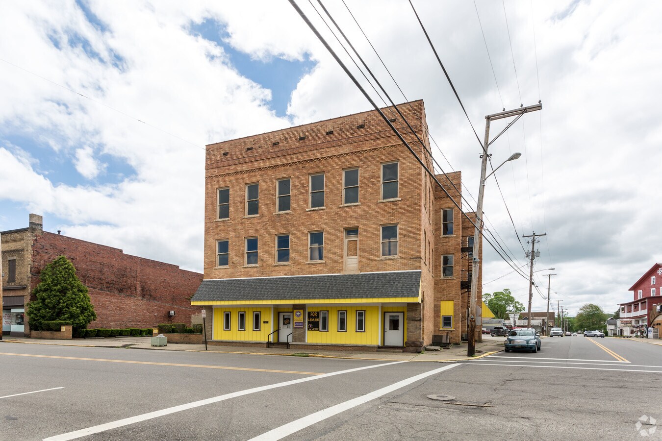 223 W Main St, OH 43832