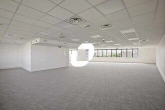 109 Avenue Aristide Briand, Montrouge for lease Interior Photo- Image 2 of 7