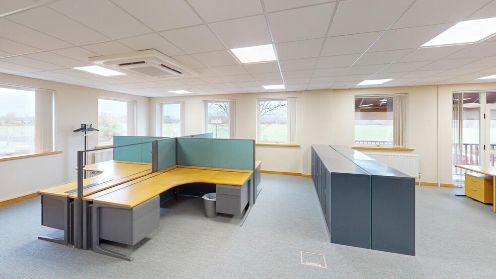 Willie Snaith Rd, Newmarket for lease - Building Photo - Image 3 of 5