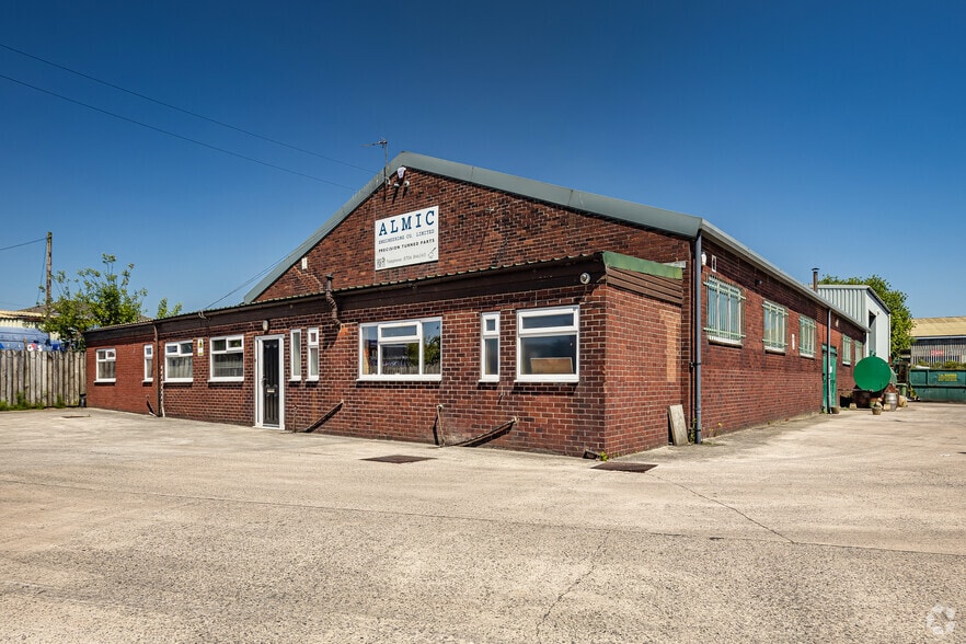 Mossdown Rd, Oldham for lease - Primary Photo - Image 1 of 2