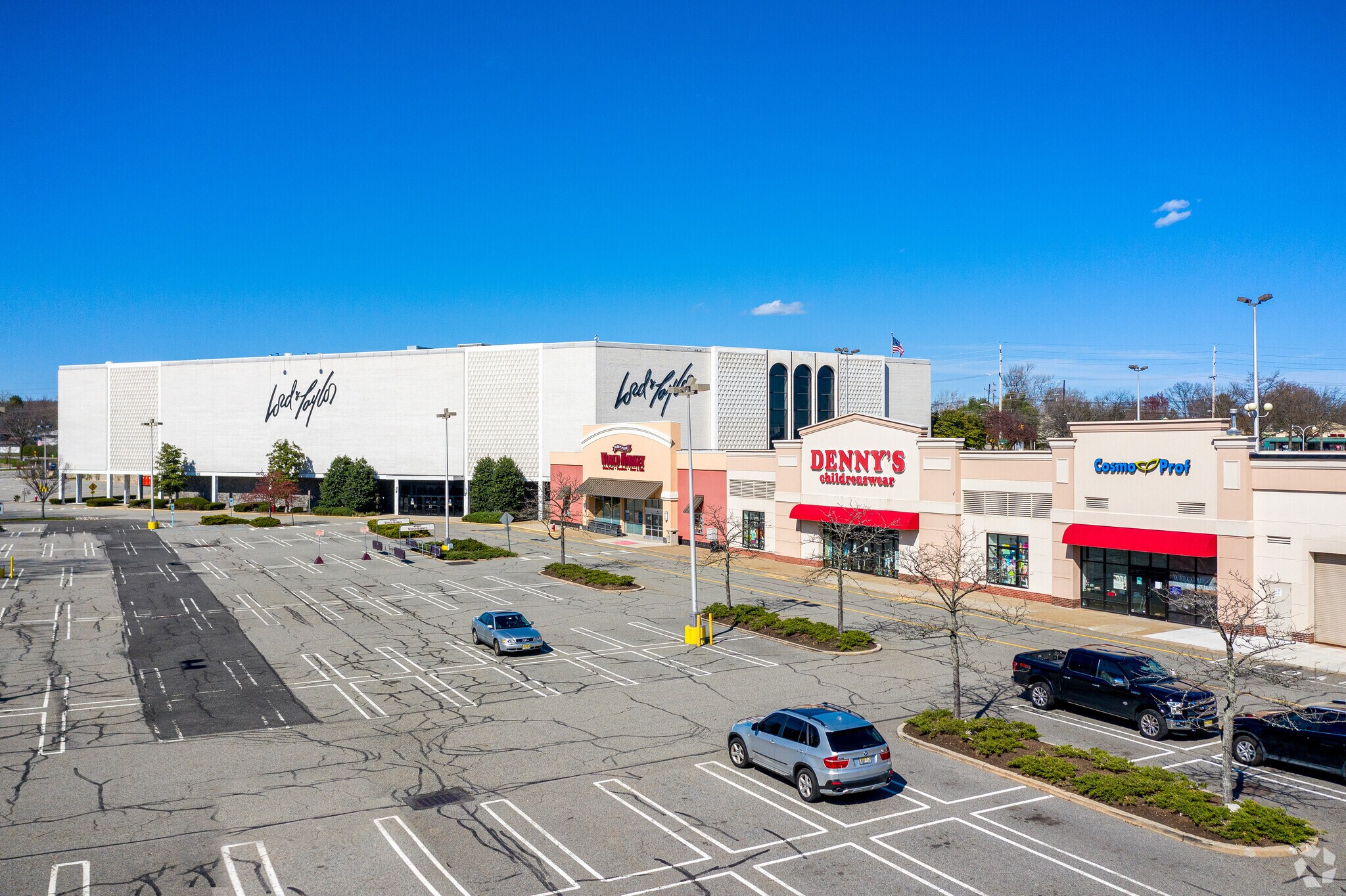 34 E Ridgewood Ave, Paramus, NJ 07652