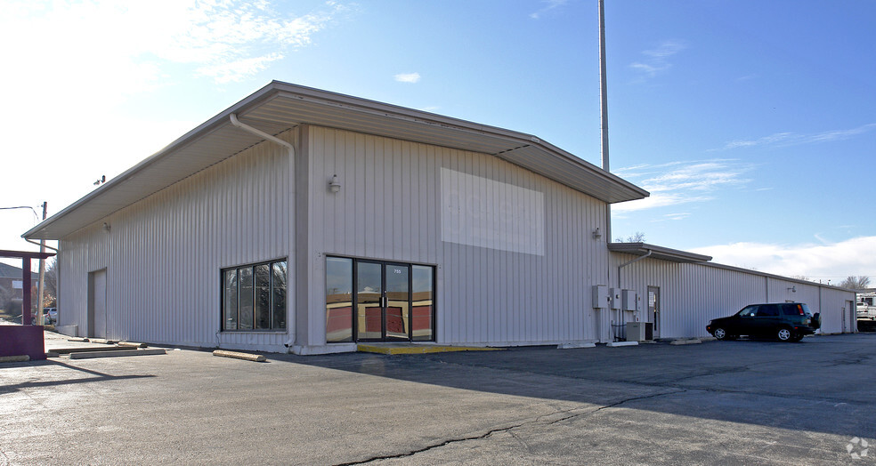 755 Friedens Rd, Saint Charles, MO for lease - Building Photo - Image 2 of 5