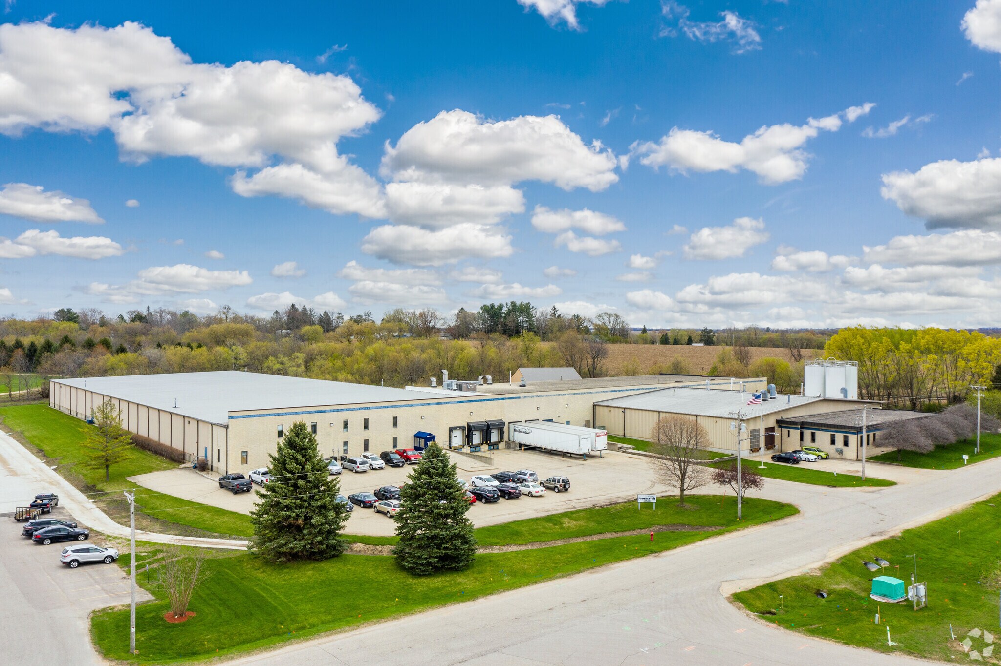 109-119 Badger Pky, Darien, WI for sale Primary Photo- Image 1 of 1