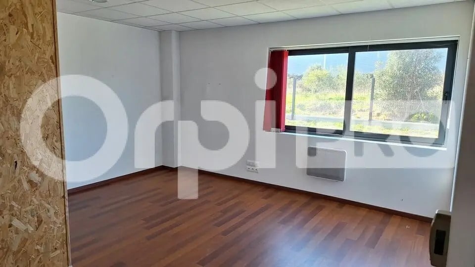 Office in Guérande for lease - Interior Photo - Image 2 of 9