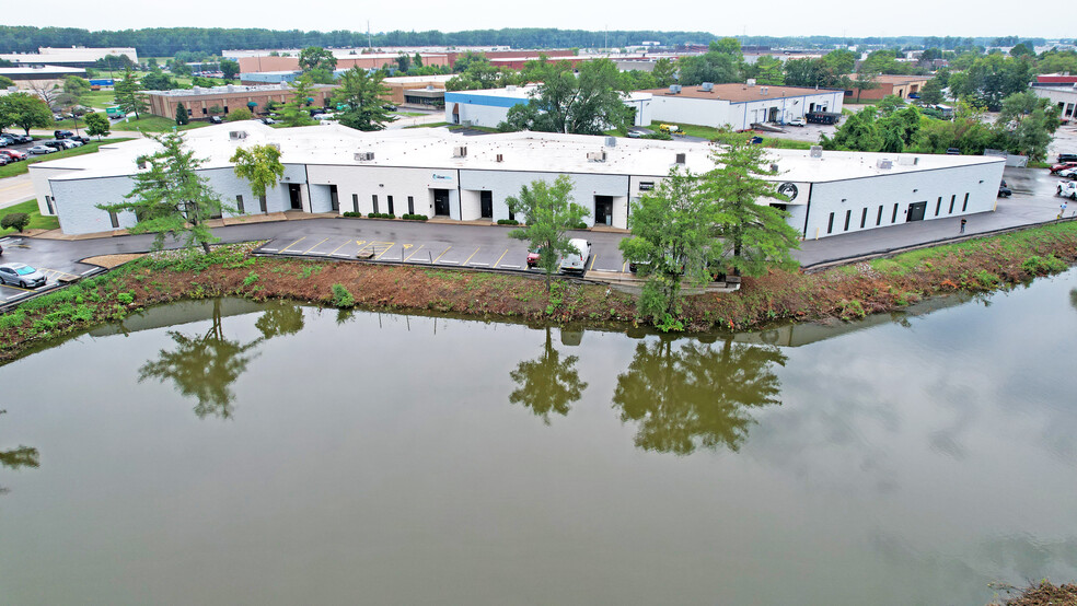 4132 Shoreline Dr, Earth City, MO for sale - Building Photo - Image 1 of 1