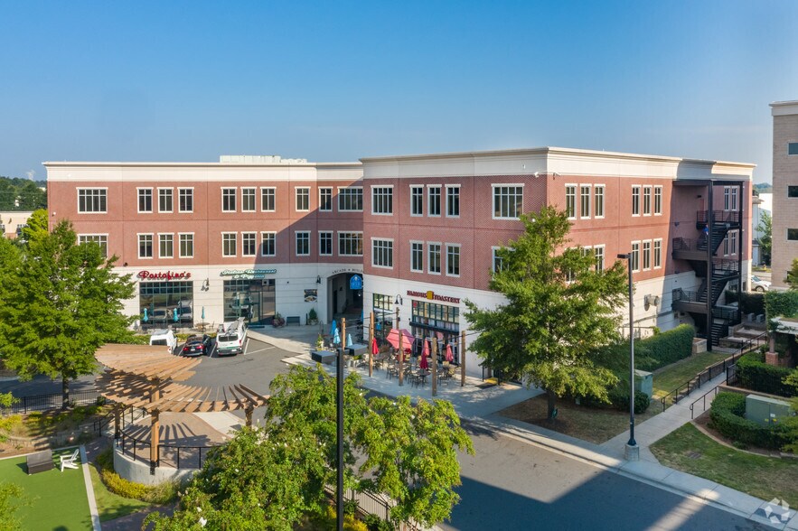 2127 Ayrsley Town Blvd, Charlotte, NC for lease - Arcade Building Courtyard - Image 1 of 7