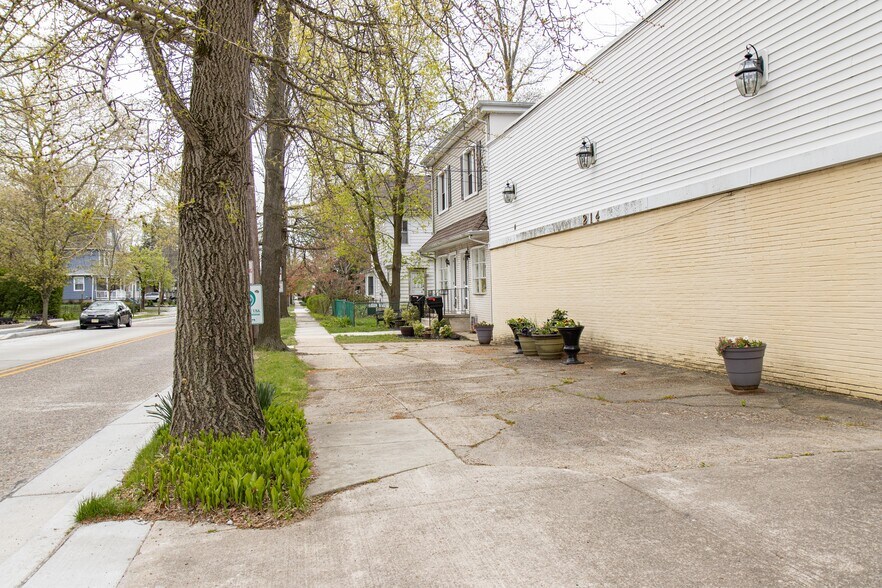 214 N Centre St, Merchantville, NJ 08109