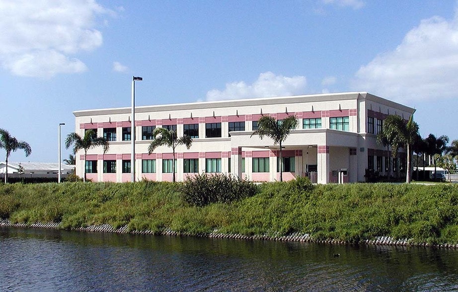 1700 W Woolbright Rd, Boynton Beach, FL for lease - Building Photo - Image 3 of 25