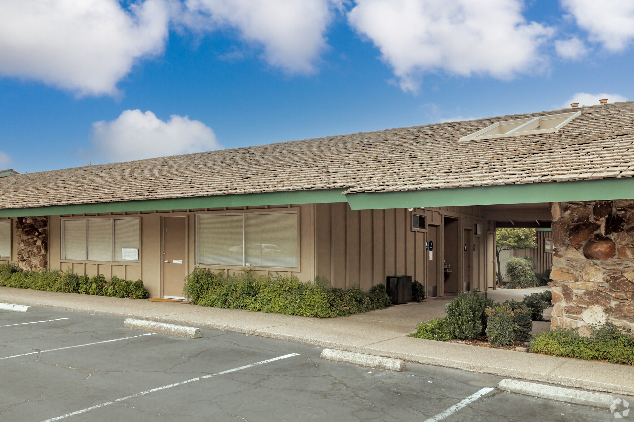 2717 Cottage Way, Sacramento, CA for lease Building Photo- Image 1 of 10