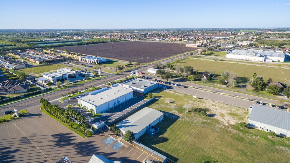 2104 S McColl Rd, Edinburg, TX for lease - Building Photo - Image 3 of 12
