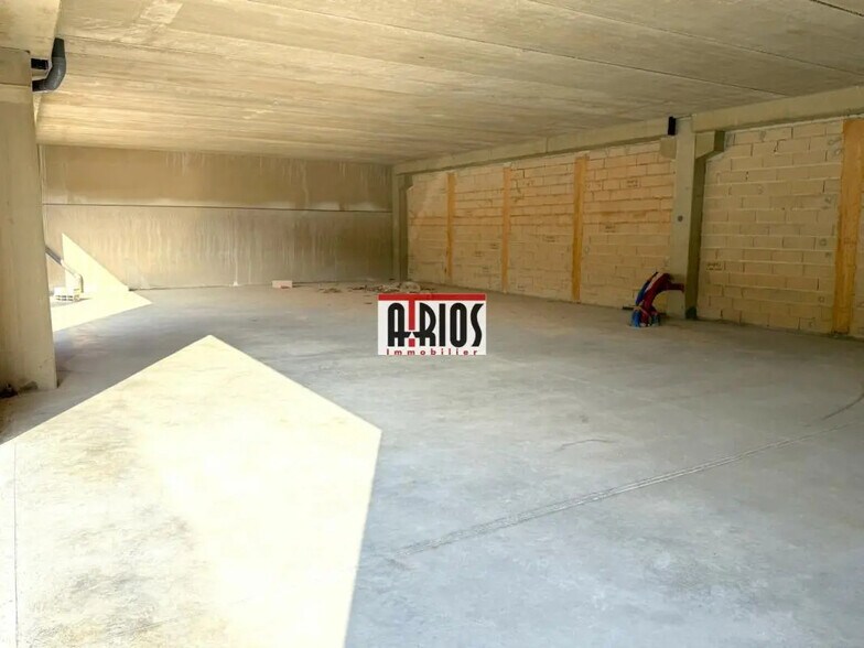 Retail in Brignoles for lease - Interior Photo - Image 2 of 7