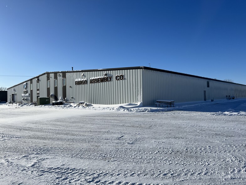 1402 43rd St N, Fargo, ND for lease - Building Photo - Image 1 of 17