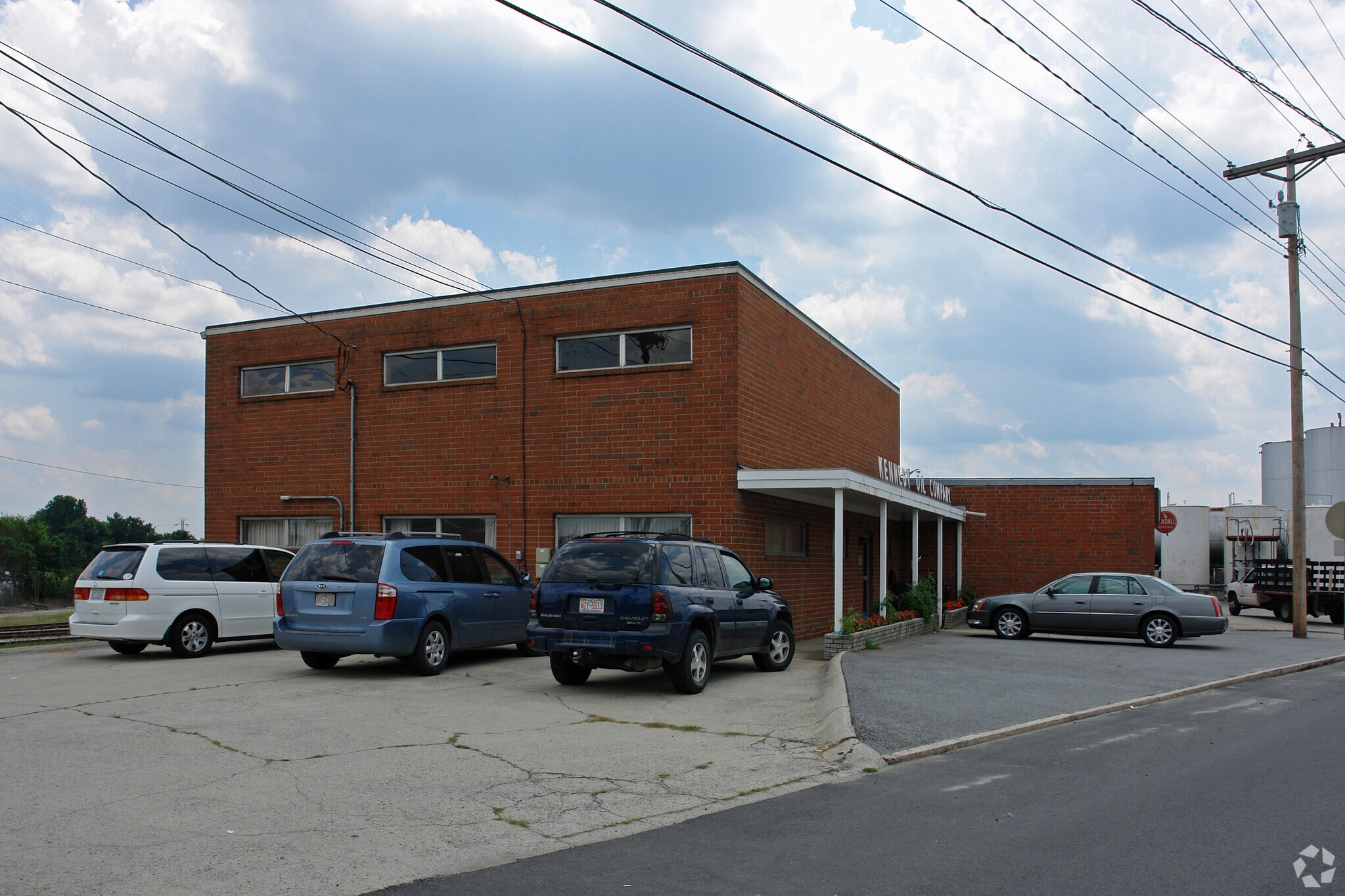 1203 Courtesy Rd, High Point, NC for sale Primary Photo- Image 1 of 1