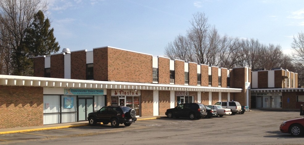 1911-1943 Bailey Rd, Cuyahoga Falls, OH for lease - Building Photo - Image 3 of 7