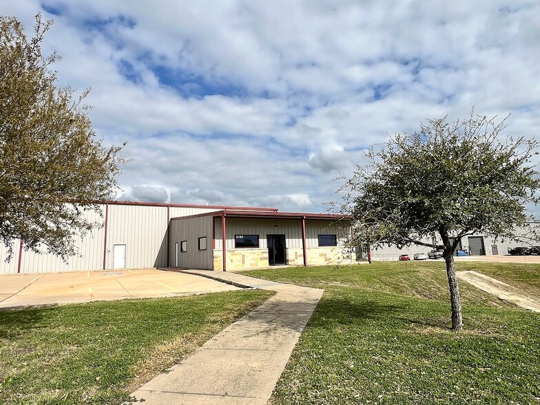 2103 Longwood Dr, Brenham, TX for sale - Building Photo - Image 1 of 1