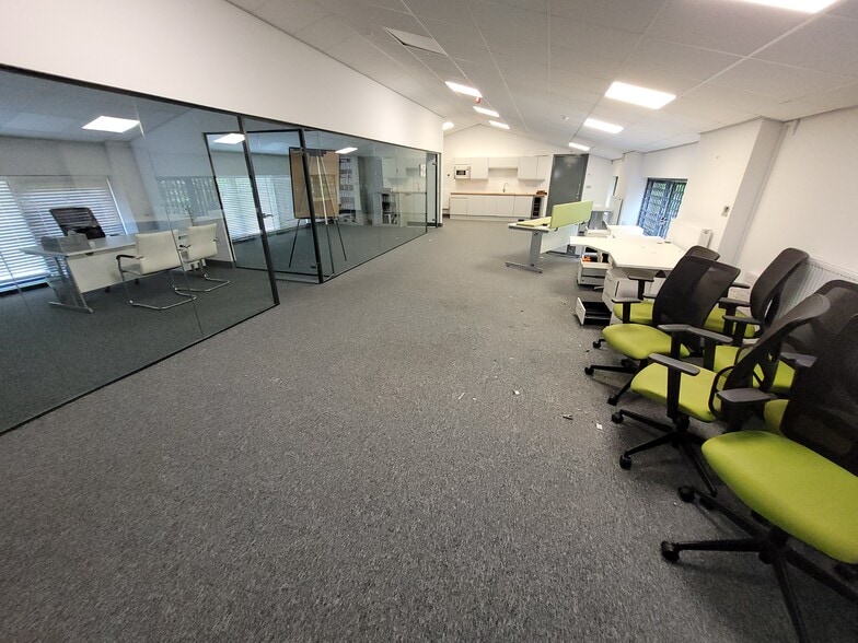 442 Stockport Rd, Warrington for lease - Interior Photo - Image 3 of 17