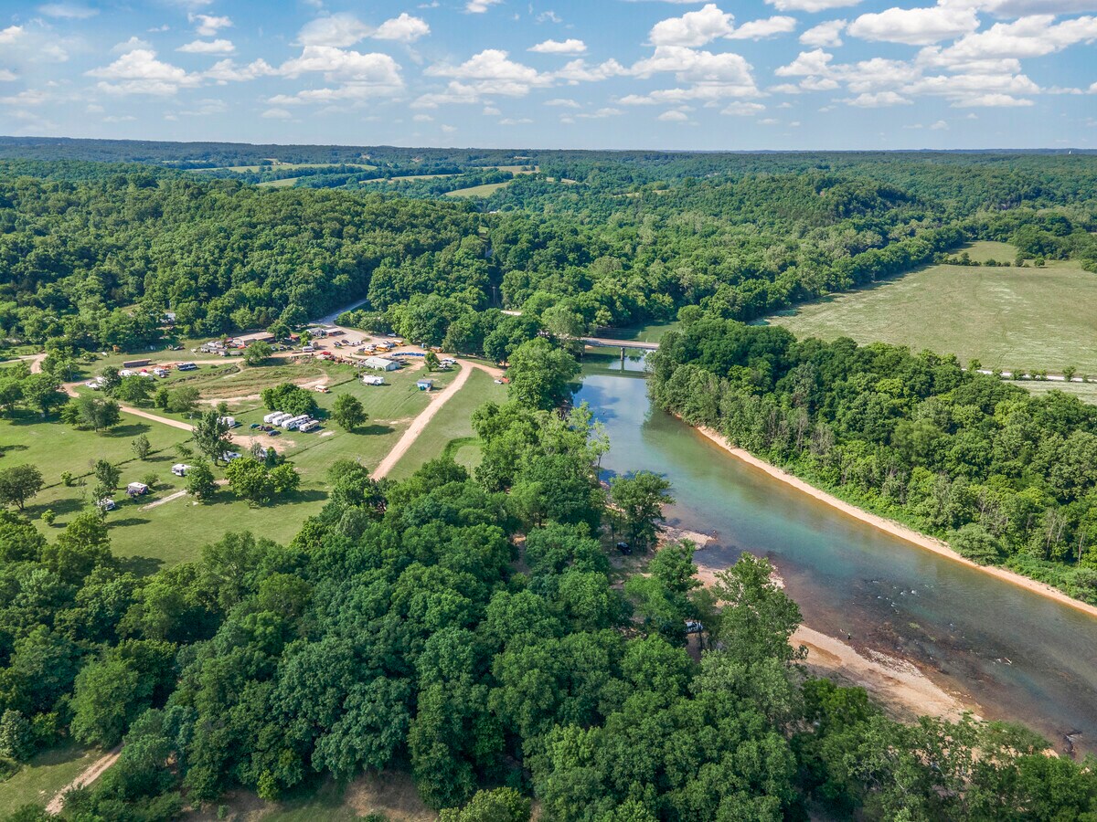 1254 Hooten Town Rd, Crane, MO 65633