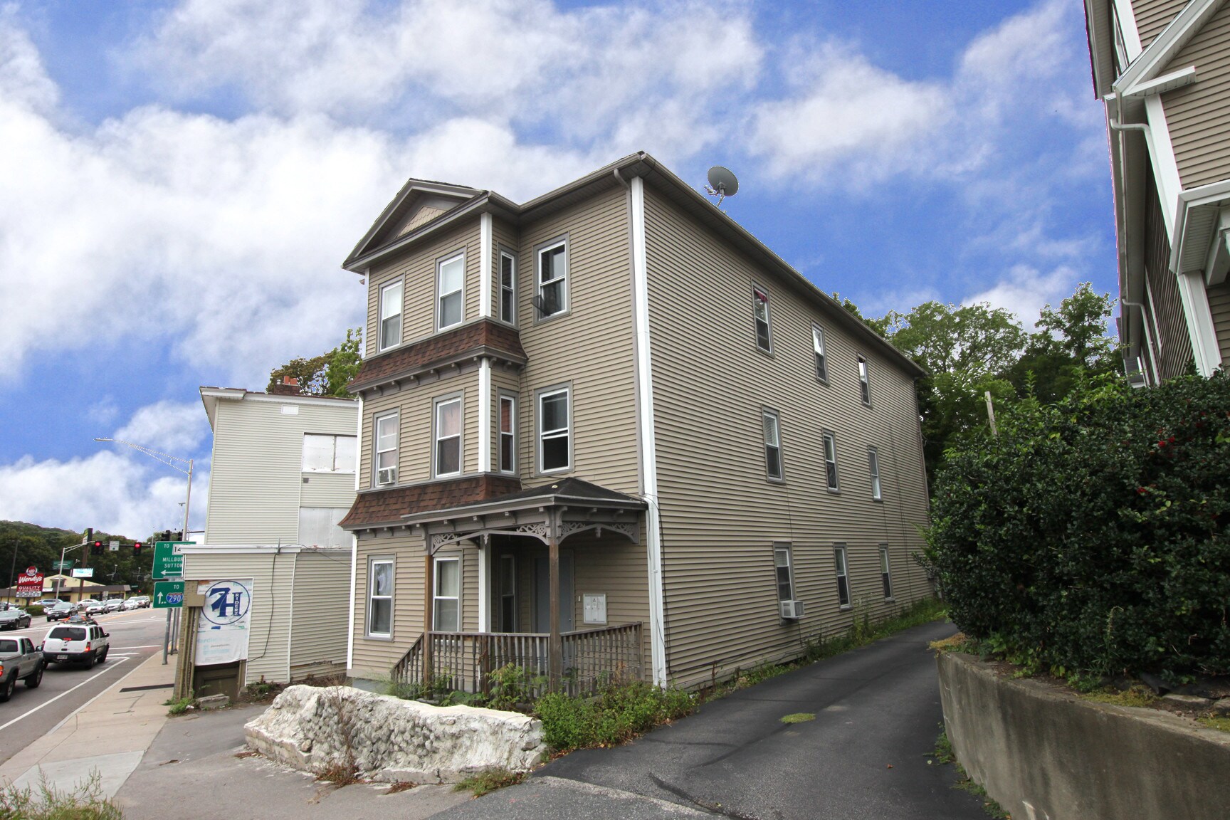 667 Southbridge St, Worcester, MA 01610