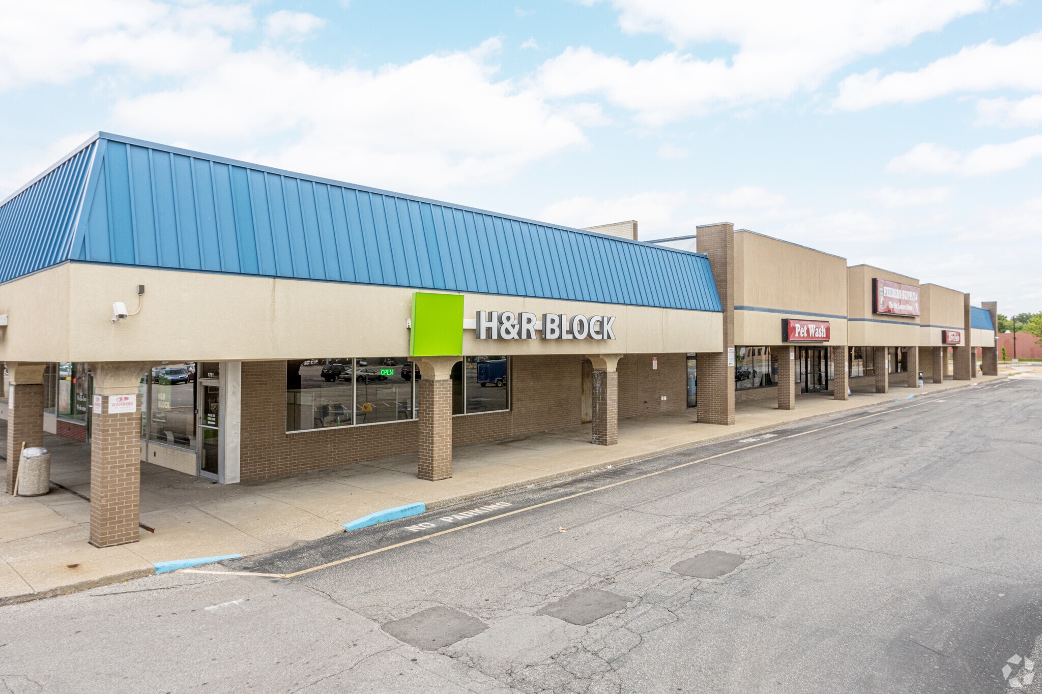 Indian Trail portfolio of 6 properties for sale on LoopNet.com Primary Photo- Image 1 of 7